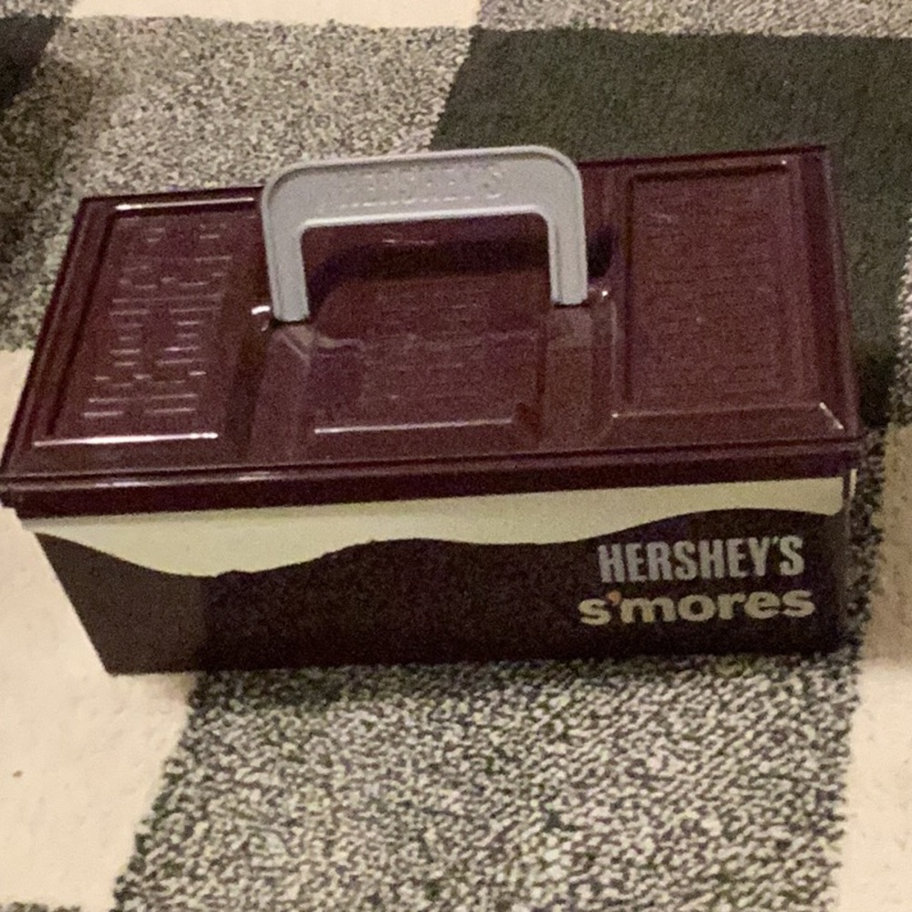 Hershey’s s’mores box